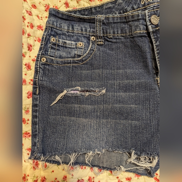 💥 5 for 25 💥 Vanity "Sasha"  size 33 cut off jeans - Picture 3 of 10